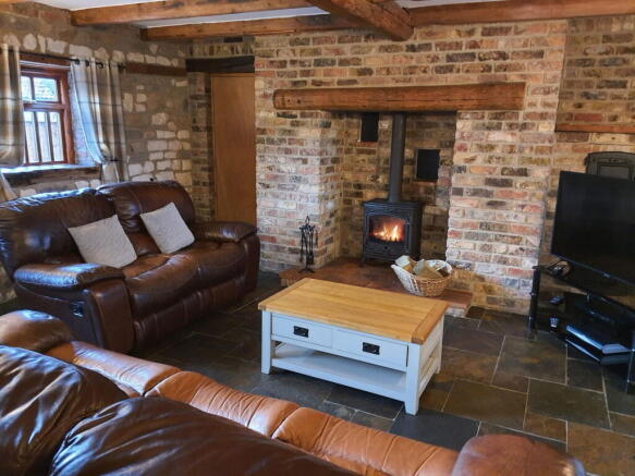 2 bed Semi-Detached to rent Image 6