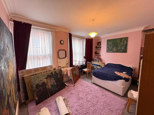 5 bed Terraced for sale Image 8