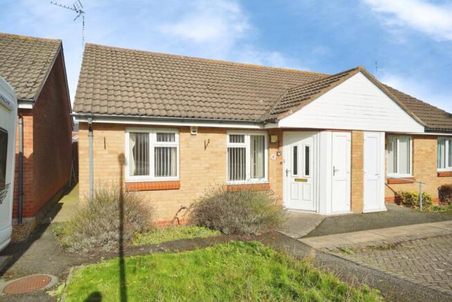 2-bed bungalow on Peggs Grange, Hugglescote, Coalville, Leicestershire, LE67, £105,000