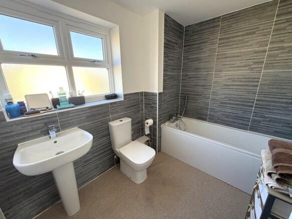 4 bed Detached for sale Image 10