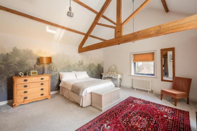 4 bed House for sale Image 12