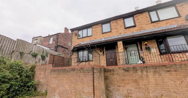 3 bed Semi-Detached to rent in batley