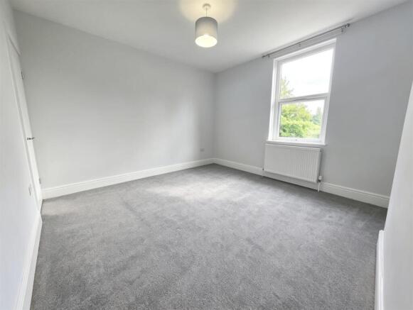 3 bed Terraced to rent Image 4