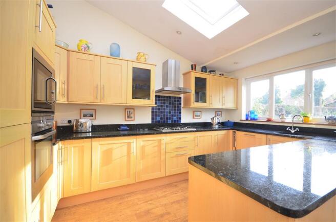 Kitchen / Dining Area