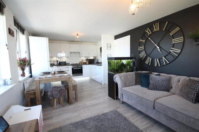 Open Plan - Living Dining kitchen