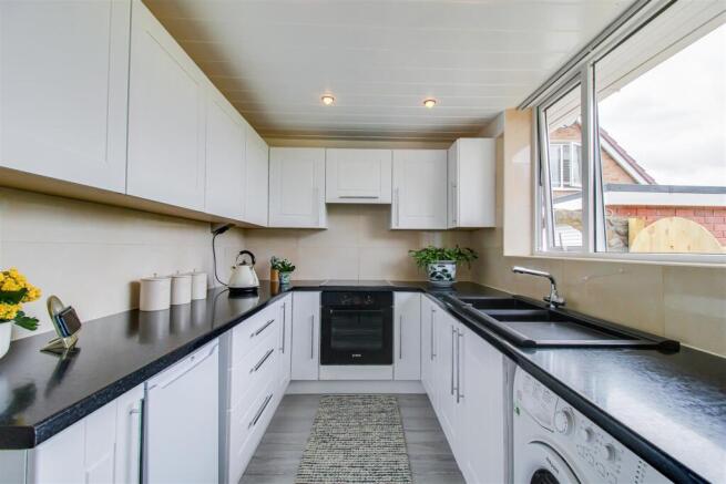 4 bed House for sale Image 2