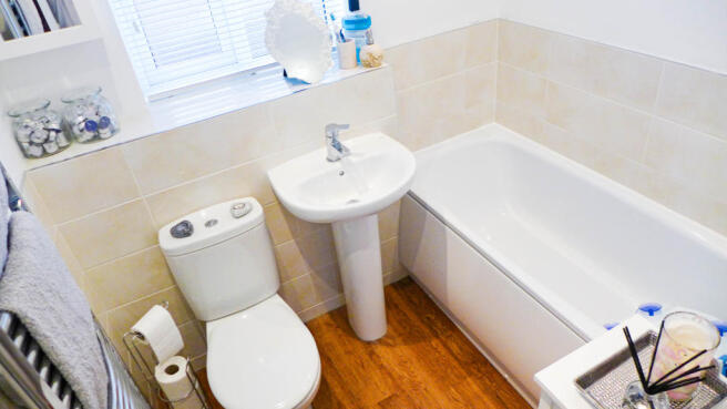 FAMILY BATHROOM