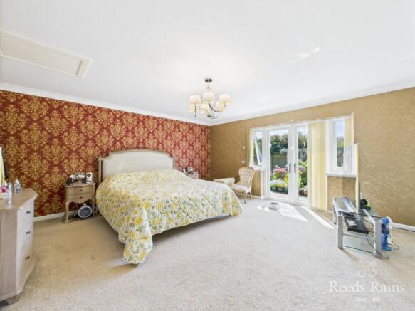 4 bed Bungalow for sale Image 8