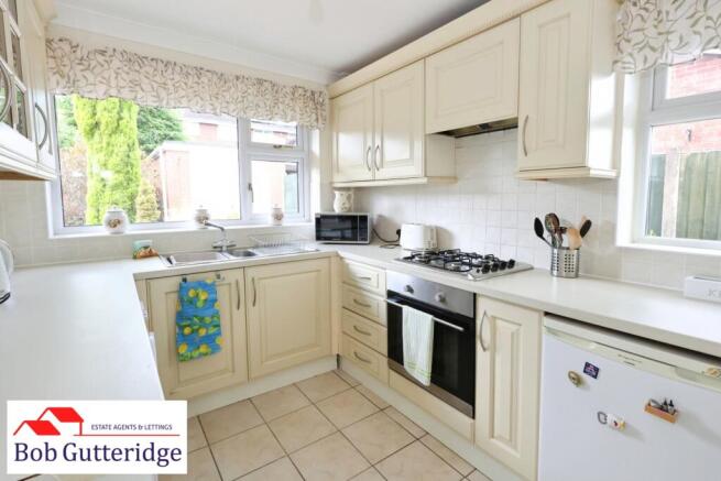 FITTED KITCHEN