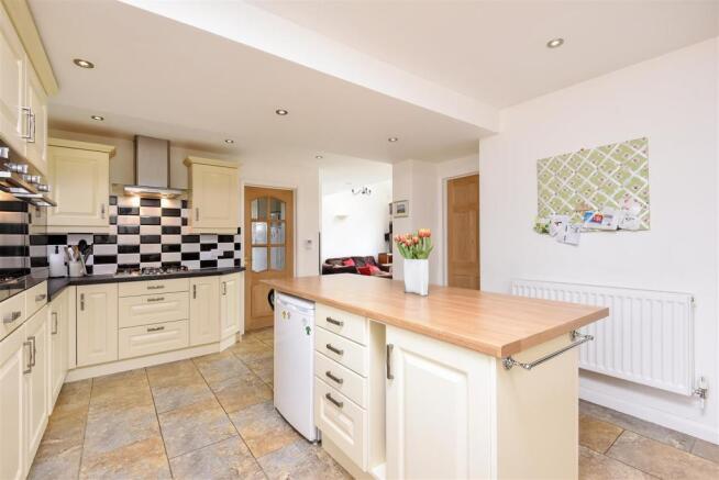 KITCHEN/BREAKFAST RO