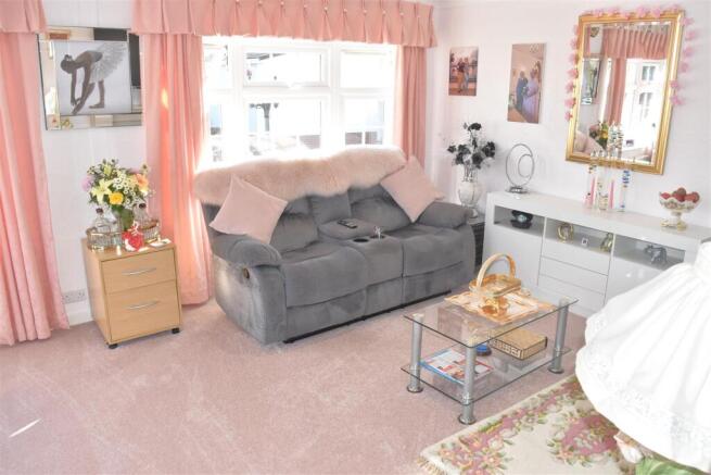 2 bed Park Home for sale Image 9