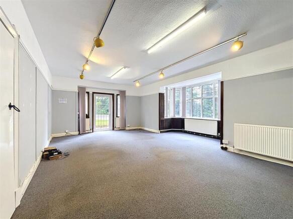 5 bed Detached for sale Image 6