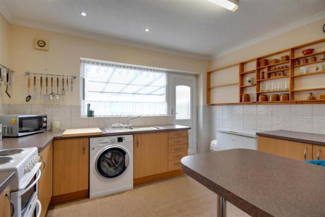 2 bed Detached Bungalow for sale Image 7