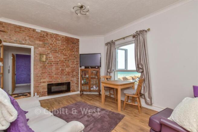 Lounge/ Dining Room
