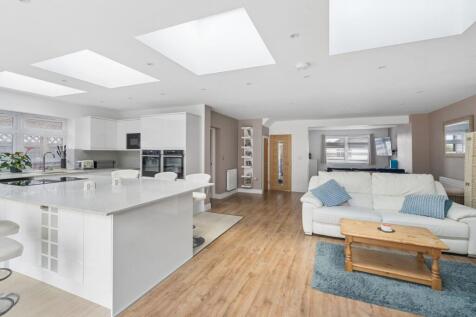 Kimble Crescent, Bushey Heath, WD23