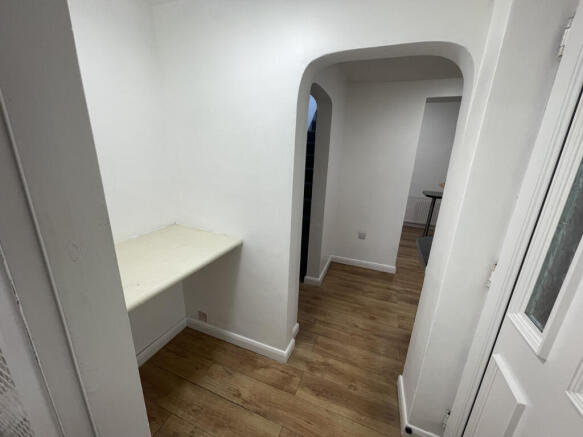 2 bed Terraced to rent Image 6