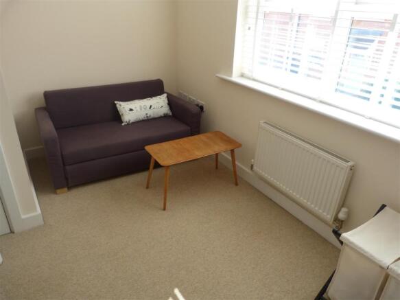BEDROOM 2