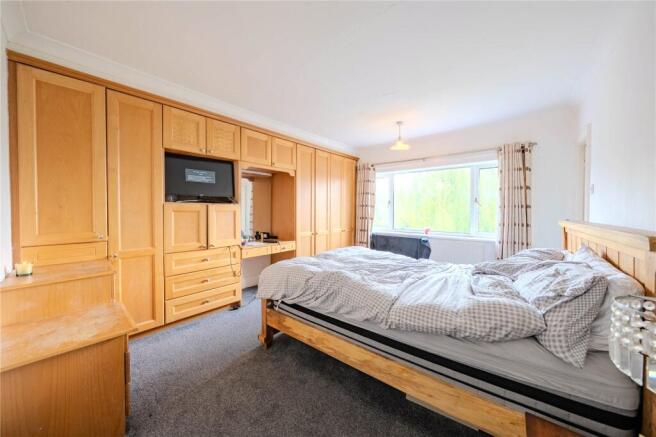 5 bed Detached for sale Image 5