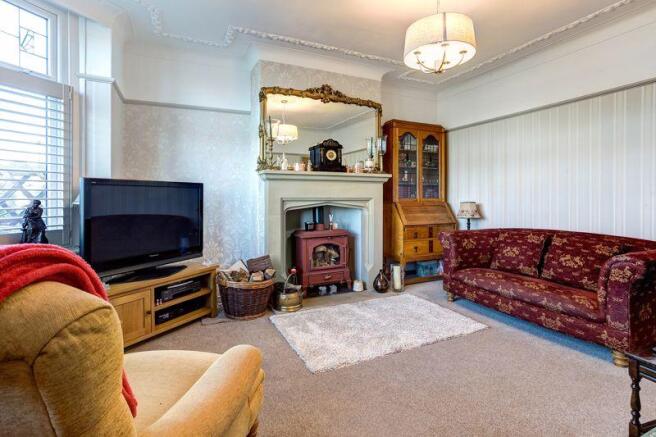 LOUNGE B