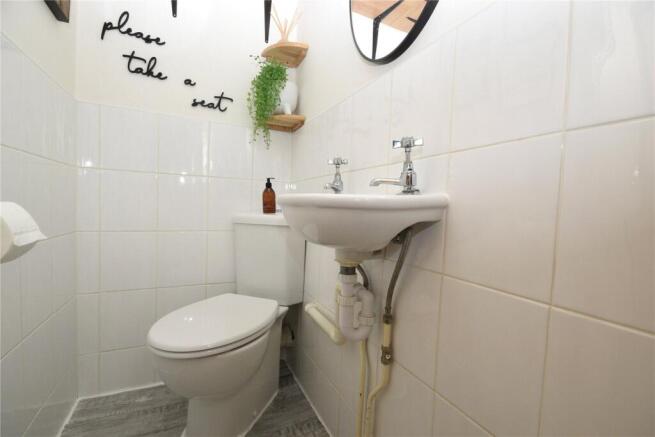 2 bed Apartment to rent Image 9