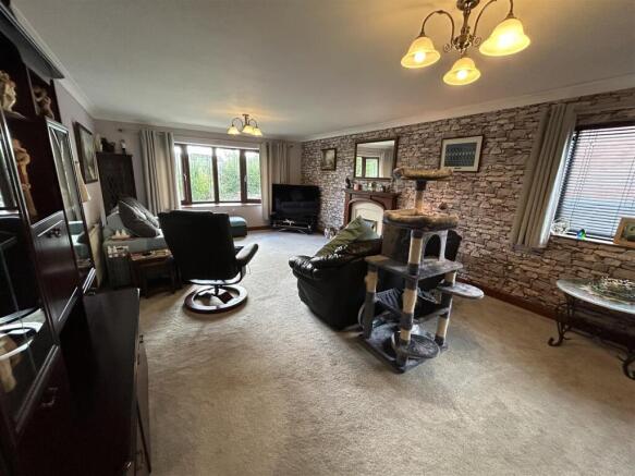 3 bed Detached Bungalow for sale Image 6