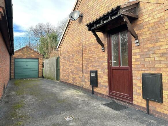 Detached Garage & Driveway 817