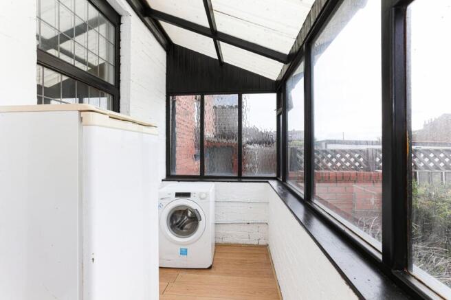 2 bed Semi-Detached to rent Image 12