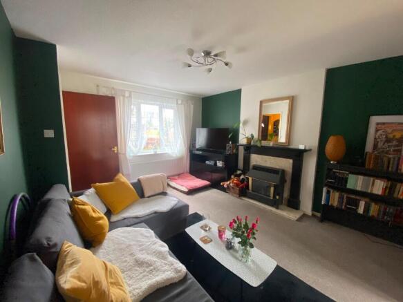 2 bed Semi-Detached to rent Image 8