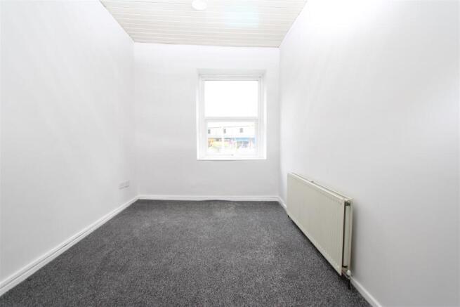 2 bed Apartment to rent Image 4
