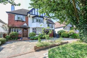 15, Hall Park Avenue, Westcliff-on-sea SS0 8NP