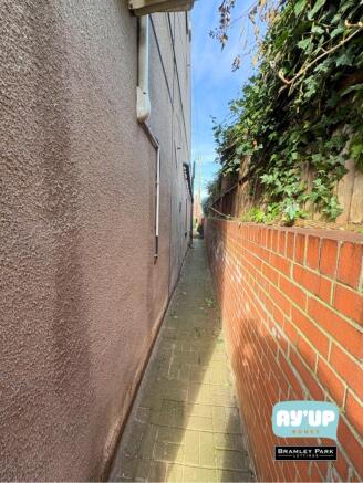 1 bed House Share to rent Image 10