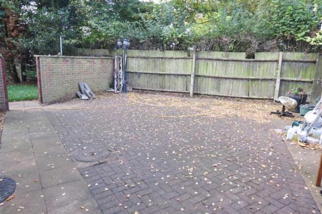 Side Garden: