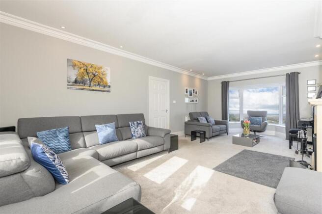 5 bed Detached for sale Image 5
