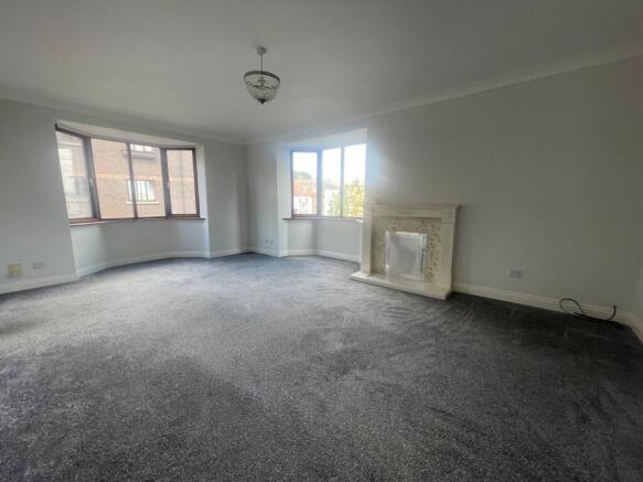 2 bed Flat to rent Image 2