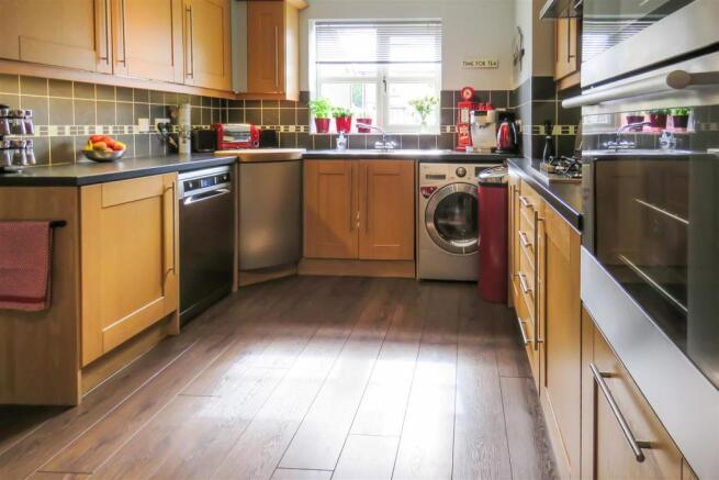 Kitchen 3.JPG