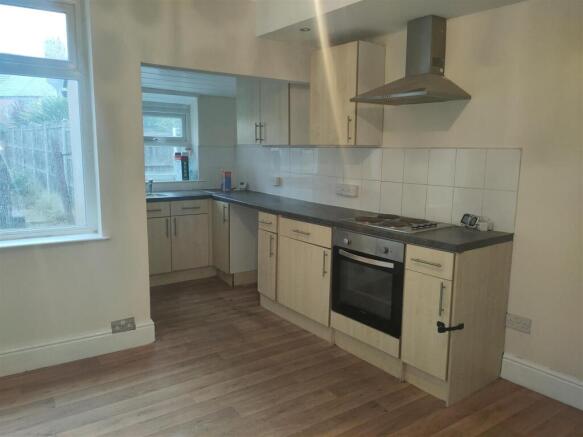 Kitchen Pic 1.jpg