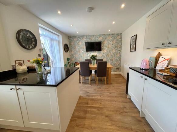 3 bed Semi-Detached for sale Image 4