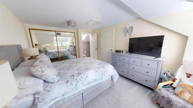 3 bed Town House for sale Image 11