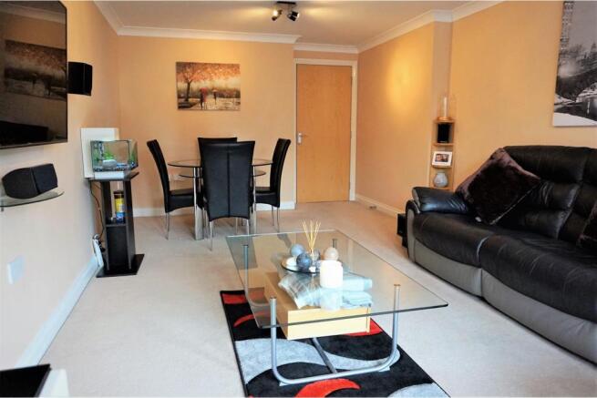Lounge/Dining Room