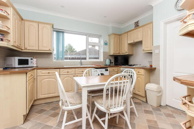 Kitchen/Breakfast...