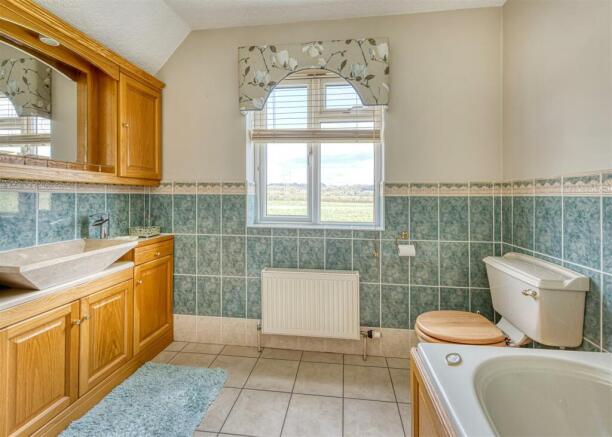 Awbridge House-bath2.jpg