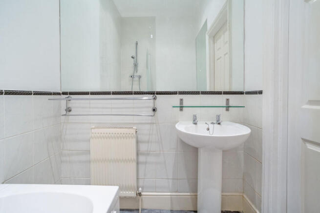 2 bed Flat for sale Image 11