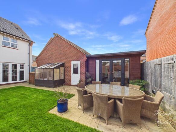 CAM01995G0-PR0428-STILL039