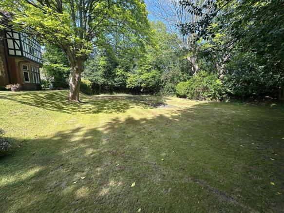 6 bed Detached for sale Image 4