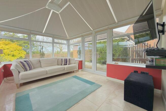 4 bed Detached for sale Image 12