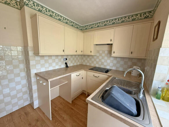 2 bed Semi-Detached Bungalow for sale Image 5