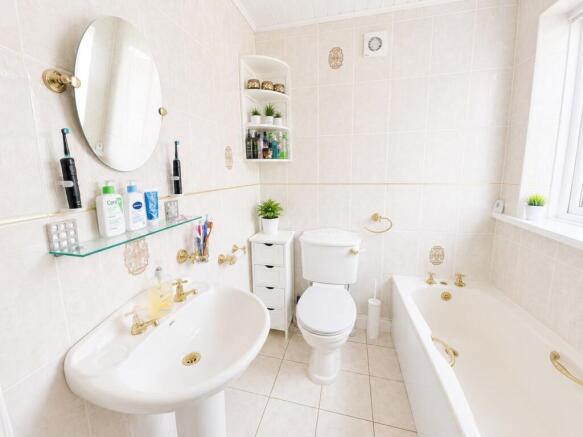 3 bed Semi-Detached for sale Image 8