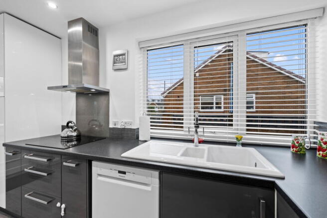 3 bed Semi-Detached Bungalow for sale Image 7