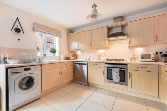 KITCHEN / DINING ROOM