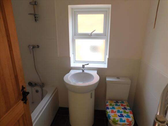 FAMILY BATHROOM